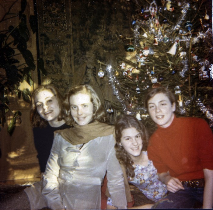 1971 12 25 4 sisters